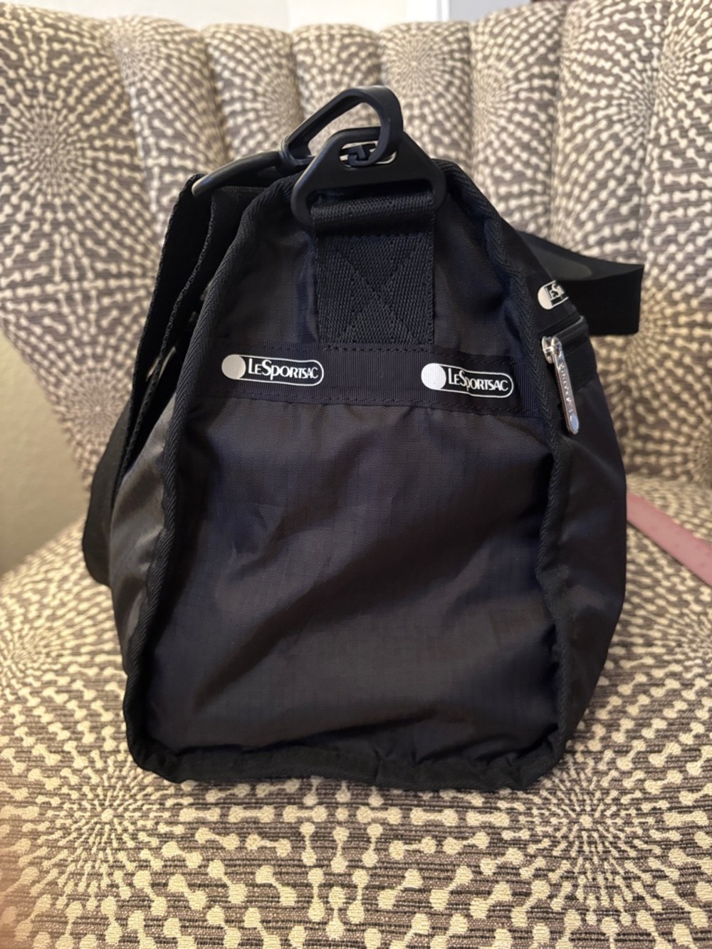 Lesportsac Medium Weekender Black Lightweight Bag Duffle Tote detachable strap - Picture 8 of 15